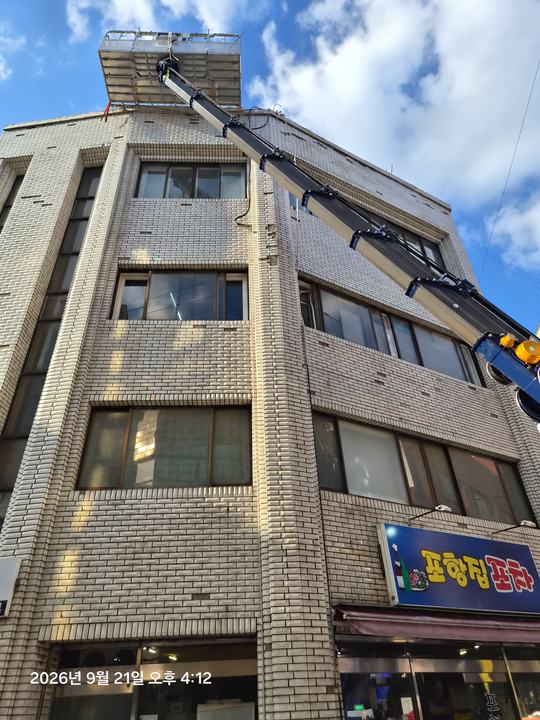 건물 주변의 붐과 작업 공간 · 사진 0049