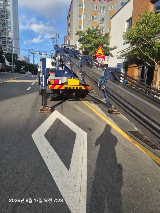 도로 주변에 설치된 차량 · 사진 0061