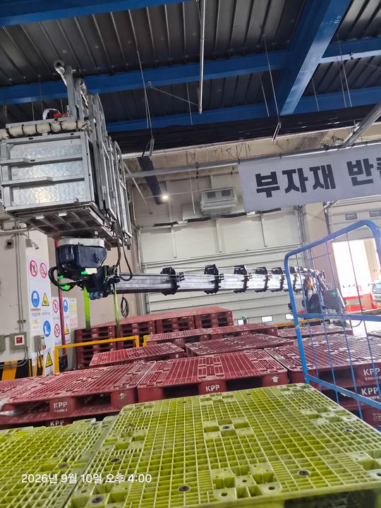시설 안쪽의 붐과 자재 · 사진 0083