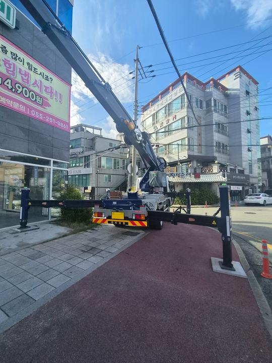 건물 주변의 붐과 작업 공간 · 사진 0138