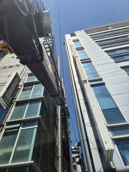 건물 주변의 붐과 작업 공간 · 사진 0171