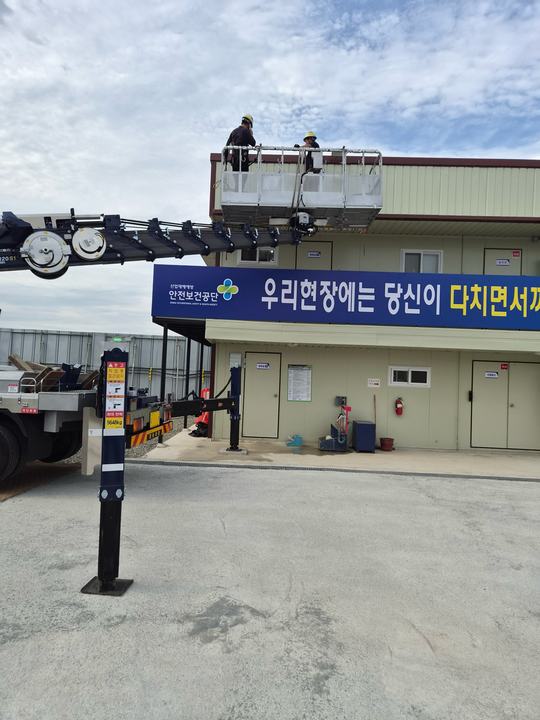 야외 현장의 장비와 설치 공간 · 사진 0178