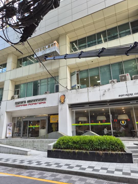 건물 주변의 붐과 작업 공간 · 사진 0187