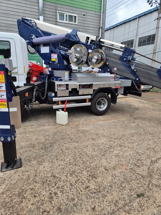 건물 주변의 붐과 작업 공간 · 사진 0211
