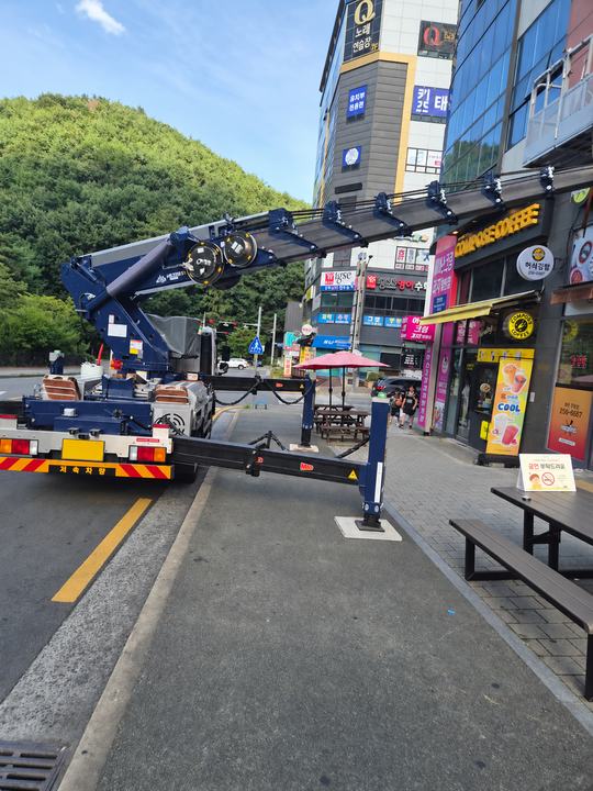 건물 주변의 붐과 작업 공간 · 사진 0224