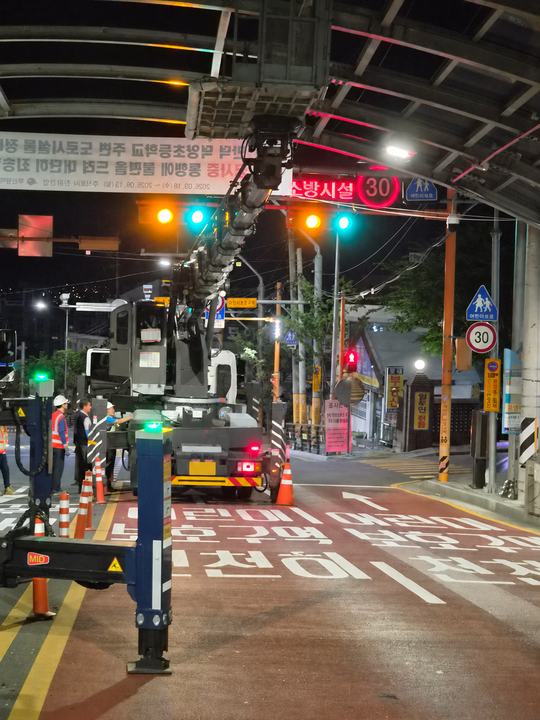 시설 안팎의 붐과 작업 공간 · 사진 0226