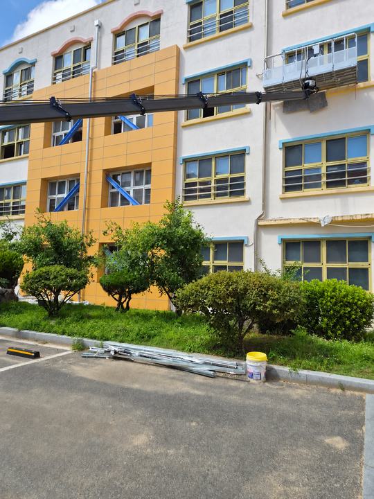 야외 현장의 장비와 설치 공간 · 사진 0235