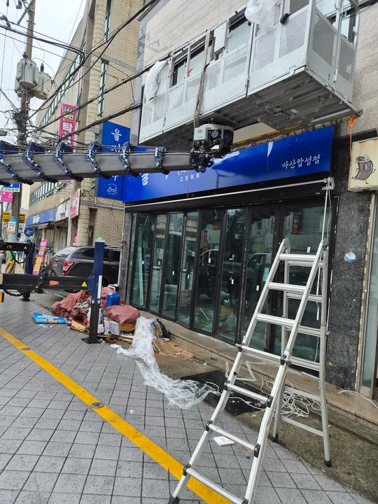 건물 주변의 붐과 작업 공간 · 사진 0251