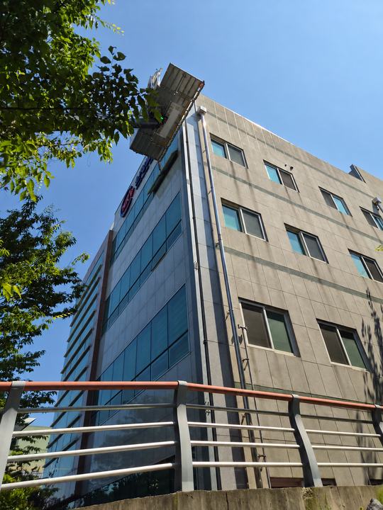 건물 주변의 붐과 작업 공간 · 사진 0256