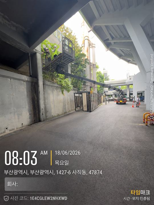 교량 아래의 붐과 설치 공간 · 사진 0270